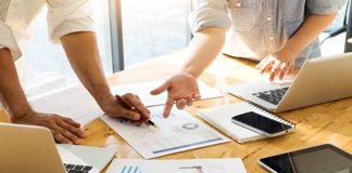 Üniversite ve akademik dünyada önemli bir pozisyon olan araştırma görevlisi, hem akademik çalışmalar yürütür hem de eğitim faaliyetlerine destek sağlar. Bu meslek, özellikle yüksek lisans ve doktora öğrencileri için akademik kariyerin başlangıç noktası olarak kabul edilir. Bu nedenle birçok kişi araştırma görevlisi kimdir ve araştırma görevlisi ne kadar kazanır sorularına yanıt aramaktadır. Konulu bir haber görseli.