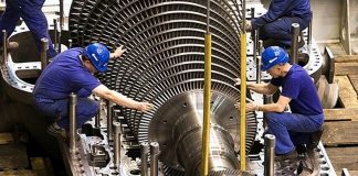 Bakım mühendisi, endüstri ve üretim tesislerinde makinelerin, ekipmanların ve sistemlerin sorunsuz çalışmasını sağlayan, bakım süreçlerini planlayan ve yöneten profesyoneldir. Bir bakım mühendisi, üretim hatlarının durmaması ve verimliliğin yüksek tutulması için kritik rol oynar. İş güvenliği ve üretim sürekliliğini sağlamak bakımından, bu meslek hem teknik bilgi hem de organizasyon becerisi gerektirir. Konulu bir haber görseli.