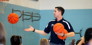 Günümüzde sporun ve fiziksel aktivitenin önemi arttıkça, beden eğitimi öğretmeni mesleği de daha fazla dikkat çekmeye başlamıştır. Beden eğitimi öğretmeni kimdir sorusu, özellikle spor ve eğitim alanına ilgi duyan kişiler tarafından merak edilmektedir. Bu meslek, öğrencilerin fiziksel gelişimini destekleyen, spor becerilerini geliştiren ve sağlıklı yaşam alışkanlıklarını kazandıran eğitimcileri tanımlar. Konulu bir haber görseli.