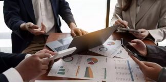 Kamu ve özel sektörde finansal yönetim alanının önemli profesyonellerinden biri olan bütçe uzmanı, kurumların mali planlamalarını ve harcamalarını kontrol eden kişidir. Bütçe uzmanı kimdir sorusu, özellikle mali işler ve finans yönetimi ile ilgilenen kişiler tarafından merak edilmektedir. Bu meslek, bütçeleme süreçlerini analiz etmek, gelir-gider dengelerini takip etmek ve kurumun finansal hedeflerine ulaşmasını sağlamak gibi görevleri kapsar. Konulu bir haber görseli.