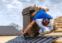 Binaların güvenliği ve dayanıklılığı açısından çatı ustaları, inşaat sektörünün en kritik mesleklerinden birini icra eder. Çatı ustaları, yapıların üst kısmını yani çatıyı inşa eder, onarır ve korur. Bu meslek, hem teknik bilgi hem de fiziksel beceri gerektirir. Aynı zamanda iş güvenliği ve malzeme bilgisi de mesleğin vazgeçilmez unsurları arasında yer alır. Konulu bir haber görseli.