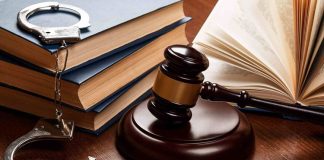 Hukuk sistemi içerisinde farklı alanlarda uzmanlaşmış birçok meslek grubu bulunmaktadır. Bu alanlardan biri olan ceza hukuku, suç ve cezalarla ilgili yasal düzenlemeleri kapsayan önemli bir hukuk dalıdır. Bu alanda uzmanlaşan ceza hukuku uzmanı, suç teşkil eden olayların hukuki yönünü inceleyen ve davalarda hukuki destek sağlayan profesyoneller arasında yer alır. Özellikle ağır ceza davaları, suç soruşturmaları ve savunma süreçlerinde ceza hukuku alanında uzmanlaşmış hukukçular büyük rol oynar. Konulu bir haber görseli.