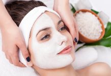 Güzellik ve kişisel bakım sektörünün hızla büyümesiyle birlikte bazı meslekler son yıllarda daha fazla ilgi görmeye başlamıştır. Bu mesleklerden biri de cilt bakım uzmanıdır. İnsanların cilt sağlığını korumak, cilt problemlerini azaltmak ve daha sağlıklı bir görünüm elde etmelerine yardımcı olmak için çalışan cilt bakım uzmanı, güzellik sektörünün önemli profesyonelleri arasında yer alır. Konulu bir haber görseli.