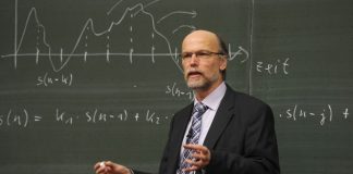 Akademik dünyada önemli bir mertebe olan doçent, üniversitelerde öğretim görevlisi olarak görev yapan, araştırma ve eğitim faaliyetlerini sürdüren akademisyendir. Doçentler, alanlarındaki uzmanlıklarını belgeleyerek hem eğitim hem de bilimsel araştırmalara katkı sağlarlar. Akademik unvan, hem prestij hem de kariyer açısından büyük önem taşır. Konulu bir haber görseli.