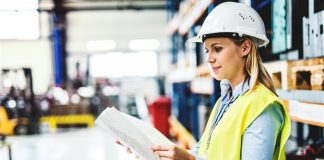 Üretimden hizmet sektörüne kadar birçok alanda verimlilik ve organizasyon büyük önem taşır. İş süreçlerinin daha düzenli, hızlı ve ekonomik şekilde yürütülmesi ise uzmanlık gerektirir. Bu noktada endüstri mühendisi, sistemleri analiz eden, süreçleri geliştiren ve işletmelerin daha verimli çalışmasını sağlayan profesyoneller arasında yer alır. Günümüzde birçok büyük şirket ve üretim tesisi, süreçlerini daha etkili hale getirmek için endüstri mühendisliği alanında uzman kişilere ihtiyaç duymaktadır. Konulu bir haber görseli.