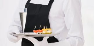 Yeme içme sektörünün en önemli çalışanlarından biri olan garson, restoran, kafe, otel ve benzeri işletmelerde müşterilere servis yapan, siparişleri alan ve misafir memnuniyetini sağlayan kişidir. Günümüzde hizmet sektörünün büyümesiyle birlikte garsonluk mesleği hem gençler hem de kariyer değiştirmek isteyenler için önemli bir iş alanı haline gelmiştir. Özellikle turizm bölgelerinde ve büyük şehirlerde garson ihtiyacı oldukça yüksektir. Konulu bir haber görseli.