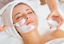 Kişisel bakım ve estetik uygulamalar günümüzde oldukça önemli bir sektör haline gelmiştir. İnsanların hem kendilerini daha iyi hissetmek hem de daha bakımlı görünmek istemesi, güzellik ve bakım hizmetlerine olan ilgiyi artırmıştır. Bu alanda çalışan profesyonellerden biri de güzellik uzmanıdır. Cilt bakımı, kişisel bakım uygulamaları ve estetik işlemler konusunda hizmet veren güzellik uzmanları, güzellik merkezleri ve bakım salonlarında önemli bir rol üstlenir. Konulu bir haber görseli.