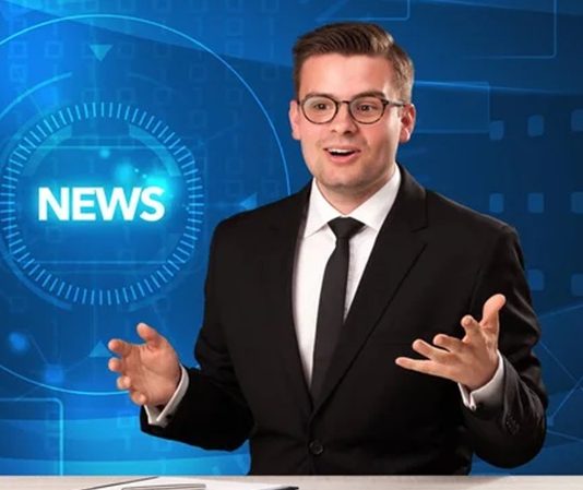 Haber spikerliği, televizyon ve radyo yayıncılığının en görünür ve etkili mesleklerinden biridir. İzleyicilere doğru, güvenilir ve tarafsız bilgi sunmak, bir haber spikerinin temel görevleri arasında yer alır. Bu meslek, yalnızca ekrana çıkmak veya sesini duyurmakla sınırlı değildir; aynı zamanda haber içeriklerini hazırlamak, gelişmeleri takip etmek ve canlı yayın sırasında hızlı tepki verebilmek de gerektirir. Konulu bir haber görseli.