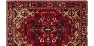 Halıcılar, geleneksel ve modern halı ticaretinde uzmanlaşmış, üretimden satışa kadar sürecin çeşitli aşamalarında görev alan profesyonellerdir. Halıcılar, halı üretimi, restorasyonu, temizliği ve pazarlaması gibi alanlarda bilgi ve deneyime sahip olmalıdır. Meslek, hem el becerisi hem de ticari zekâ gerektirir. Günümüzde halıcılar, özellikle antika ve el dokuması halılarla ilgilenirken, kalite kontrol ve müşteri memnuniyeti gibi kritik sorumlulukları da üstlenir. Konulu bir haber görseli.