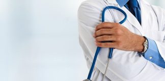 Sağlık sektörü, toplumların en önemli yapı taşlarından biridir ve bu sistemin merkezinde hekimler yer alır. İnsanların hastalıklarının teşhis edilmesi, tedavi edilmesi ve sağlıklı bir yaşam sürmesi için çalışan hekim, tıp eğitimi almış ve insan sağlığını korumakla görevli sağlık profesyonelidir. Günümüzde hastanelerde, kliniklerde ve farklı sağlık kurumlarında görev yapan hekimler, hem bireysel hem de toplumsal sağlık açısından kritik bir rol üstlenir. Konulu bir haber görseli.