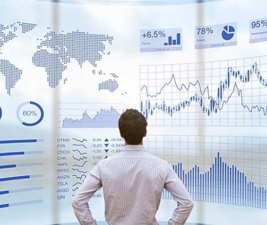 Günümüz iş dünyasında şirketlerin verimli çalışabilmesi ve süreçlerini optimize edebilmesi için kritik bir rol üstlenen iş analisti, stratejik karar alma süreçlerinde önemli katkılar sunar. İş süreçlerini analiz eden, ihtiyaçları belirleyen ve çözümler geliştiren bu meslek, hem özel sektörde hem de kamu kurumlarında giderek daha fazla talep görmektedir. Peki, iş analisti kimdir, ne iş yapar ve ne kadar kazanır? İşte detaylı bir inceleme. Konulu bir haber görseli.