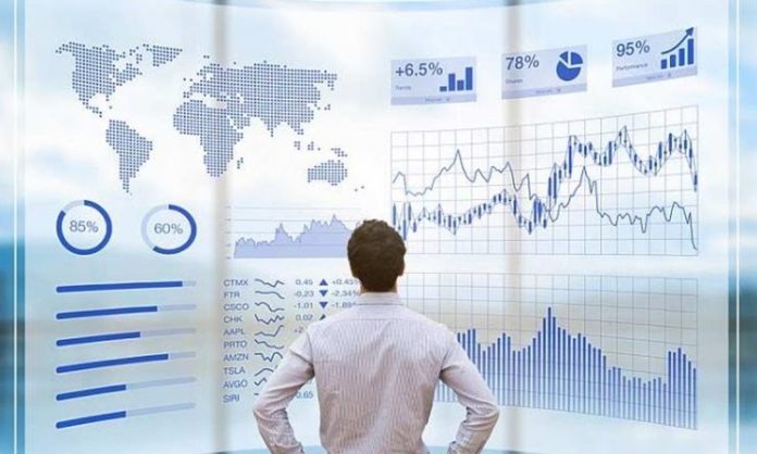 Günümüz iş dünyasında şirketlerin verimli çalışabilmesi ve süreçlerini optimize edebilmesi için kritik bir rol üstlenen iş analisti, stratejik karar alma süreçlerinde önemli katkılar sunar. İş süreçlerini analiz eden, ihtiyaçları belirleyen ve çözümler geliştiren bu meslek, hem özel sektörde hem de kamu kurumlarında giderek daha fazla talep görmektedir. Peki, iş analisti kimdir, ne iş yapar ve ne kadar kazanır? İşte detaylı bir inceleme. Konulu bir haber görseli.