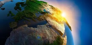 Dünya yüzeyinin ölçülmesi, haritalanması ve analiz edilmesi gibi kritik görevleri üstlenen jeodezi uzmanı, günümüzde hem kamu hem de özel sektörde önemli bir yere sahiptir. Özellikle şehirleşmenin hız kazanması, altyapı projelerinin artması ve teknolojinin gelişmesiyle birlikte jeodezi alanına duyulan ihtiyaç da giderek büyümektedir. Bu meslek, yalnızca harita çizmekten ibaret olmayıp; aynı zamanda coğrafi verilerin analiz edilmesi, uydu sistemleriyle ölçüm yapılması ve yer şekillerinin matematiksel olarak modellenmesini kapsar. Konulu bir haber görseli.