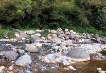 Jeokimya Uzmanı Kimdir? Jeokimya Uzmanı Ne Kadar Kazanır? Doğanın kimyasal yapısını inceleyen ve yer kabuğu ile ilgili bilimsel çalışmalara yön veren mesleklerden biri olan jeokimya uzmanı, özellikle maden, çevre ve enerji sektörlerinde kritik bir role sahiptir. Jeokimya uzmanı kimdir, hangi görevleri üstlenir ve kazanç durumu nasıldır soruları, bu mesleği merak edenler için önemli konular arasında yer alır. Konulu bir haber görseli.