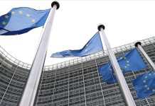 Küresel dengelerin hızla değiştiği günümüzde, ülkeler arasındaki ilişkileri anlamak ve analiz etmek her zamankinden daha önemli hale gelmiştir. Bu noktada devreye giren jeopolitika uzmanı, coğrafi, siyasi ve ekonomik faktörleri bir araya getirerek uluslararası gelişmeleri yorumlayan önemli bir meslek grubudur. Özellikle kriz dönemlerinde ve stratejik karar alma süreçlerinde bu uzmanların görüşleri büyük değer taşır. Konulu bir haber görseli.