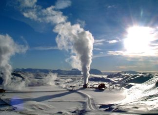 Yenilenebilir enerji kaynaklarının önem kazandığı günümüzde, jeotermal mühendisi mesleği dikkat çeken alanlardan biri haline gelmiştir. Yer altındaki ısı kaynaklarını kullanarak enerji üretimi sağlayan bu mühendisler, hem çevre dostu hem de sürdürülebilir çözümler geliştirmektedir. Özellikle enerji ihtiyacının artmasıyla birlikte jeotermal enerji alanına olan ilgi giderek büyümektedir. Konulu bir haber görseli.