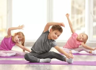 Jimnastik Eğitmeni Kimdir? Jimnastik Eğitmeni Ne Kadar Kazanır? Spor dünyasında disiplin, esneklik ve koordinasyonun en önemli branşlarından biri olan jimnastik, hem çocuklar hem de yetişkinler için büyük faydalar sunar. Bu alanda bireyleri eğiten ve geliştiren jimnastik eğitmeni, sporcuların fiziksel ve zihinsel gelişiminde kritik bir rol oynar. Peki, jimnastik eğitmeni kimdir, ne iş yapar ve ne kadar kazanır? İşte detaylı bir inceleme. Konulu bir haber görseli.