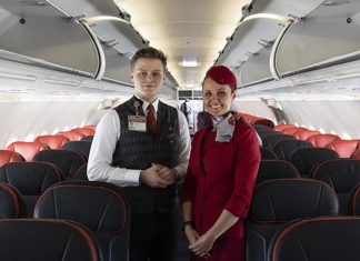 Havacılık sektöründe yolcu güvenliği ve konforunun sağlanmasında kritik rol oynayan kabin memurları, uçuş sırasında yolcuların ihtiyaçlarını karşılayan ve güvenliğin sağlanmasında görev alan profesyonellerdir. Bu meslek, yüksek iletişim becerisi, dikkat ve hızlı karar alma yeteneği gerektirir. Kabin memuru kimdir sorusu, özellikle havacılık sektörüne ilgi duyan kişiler tarafından sıkça sorulurken, kabin memuru ne kadar kazanır sorusu da merak edilen konular arasında yer alır. Konulu bir haber görseli.