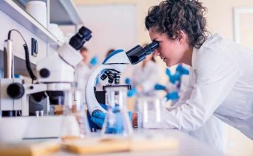 Laboratuvar ortamlarında bilimsel araştırma ve analiz süreçlerini yöneten laborantlar, sağlık, gıda, ilaç ve sanayi alanlarında kritik rol oynayan uzmanlardır. Laborantlar, deneylerin doğru şekilde yürütülmesini, testlerin eksiksiz ve güvenilir şekilde tamamlanmasını sağlar. Laborant kimdir sorusu, özellikle bilim ve sağlık alanında kariyer yapmak isteyenler tarafından merak edilirken, laborant ne kadar kazanır sorusu da mesleğin maddi boyutunu öğrenmek isteyenler için önemli bir konudur. Konulu bir haber görseli.