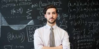 Eğitim sisteminin temel taşlarından biri olan matematik öğretmeni, öğrencilere matematik bilgisini kazandıran ve onların analitik düşünme yetilerini geliştiren önemli bir meslek grubudur. Matematik öğretmenleri, okullarda ve özel eğitim kurumlarında görev alarak ders planları hazırlar, öğrencileri sınavlara hazırlar ve matematiksel düşünme becerilerini artırmayı hedefler. Bu nedenle matematik öğretmeni, eğitim ve öğrenim sürecinin vazgeçilmez bir parçasıdır. Konulu bir haber görseli.