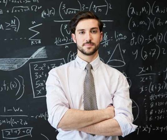 Eğitim sisteminin temel taşlarından biri olan matematik öğretmeni, öğrencilere matematik bilgisini kazandıran ve onların analitik düşünme yetilerini geliştiren önemli bir meslek grubudur. Matematik öğretmenleri, okullarda ve özel eğitim kurumlarında görev alarak ders planları hazırlar, öğrencileri sınavlara hazırlar ve matematiksel düşünme becerilerini artırmayı hedefler. Bu nedenle matematik öğretmeni, eğitim ve öğrenim sürecinin vazgeçilmez bir parçasıdır. Konulu bir haber görseli.