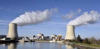 Enerji sektörünün en kritik alanlarından biri olan nükleer enerji mühendisliği, hem teknolojik gelişmeler hem de enerji üretimi açısından büyük önem taşır. Nükleer enerji mühendisleri, nükleer reaktörlerin tasarımı, işletimi ve güvenliği üzerinde çalışarak ülkenin enerji ihtiyacına katkı sağlar. Bu meslek, yüksek teknik bilgi, deney ve titizlik gerektirir. Konulu bir haber görseli.