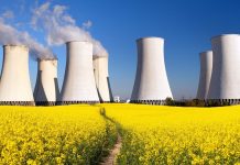 Bilim dünyasında enerji üretimi, atom yapısı ve radyoaktif süreçlerin araştırılması açısından kritik bir rol oynayan nükleer fizikçi, teorik ve uygulamalı araştırmalar yapan uzman kişidir. Nükleer fizikçiler, atom çekirdeğinin yapısını inceleyerek enerji üretimi, tıp, savunma ve uzay teknolojileri gibi alanlarda önemli katkılar sağlar. Bu meslek, yüksek bilgi birikimi, deney ve laboratuvar çalışmaları gerektirir. Konulu bir haber görseli.