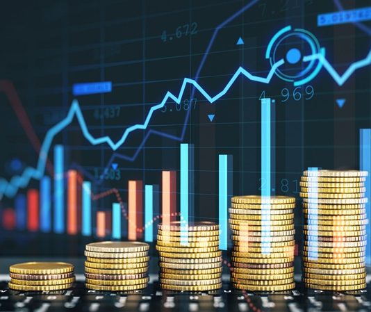 Finans sektöründe ödeme sistemlerinin doğru yönetimi, işletmelerin ve bireylerin nakit akışını güvenli bir şekilde sağlaması açısından büyük önem taşır. Bu noktada görev alan ödeme aracı danışmanı, hem kurumlara hem de bireylere ödeme süreçlerinde rehberlik eder. Banka, finansal teknoloji ve e-ticaret alanlarında giderek artan bir ihtiyaca sahip olan bu meslek, dijital ödeme sistemlerinin etkin kullanımı için kritik bir pozisyon olarak öne çıkar. Ödeme aracı danışmanı, finansal bilgi, teknoloji ve müşteri ilişkilerini birleştiren özel bir uzmanlık alanıdır. Konulu bir haber görseli.