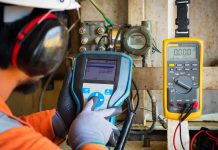 Sanayi ve üretim sektöründe kalite kontrol ve üretim verimliliği, doğru ölçümlerle sağlanır. Bu noktada kritik rol üstlenen ölçü teknisyeni, üretim süreçlerinde kullanılan ekipmanların hassas ölçümlerini yaparak ürün kalitesinin korunmasını sağlar. Üretim ve mühendislik süreçlerinde olmazsa olmaz bir pozisyon olan ölçü teknisyeni, ölçüm cihazları ve teknik bilgi konusunda uzmanlaşmış profesyoneldir. Bu meslek, hem teknik bilgi hem de pratik uygulama yeteneği gerektirir ve sanayide kalite standartlarının korunmasına önemli katkıda bulunur. Konulu bir haber görseli.