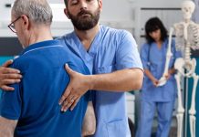 Sağlık sektörü, insan yaşamının kalitesini doğrudan etkileyen en kritik alanlardan biridir. Bu alanın önemli branşlarından biri olan ortopedi uzmanı, kas-iskelet sistemi hastalıklarının teşhisi ve tedavisiyle ilgilenir. Günümüzde hem yaşlanan nüfus hem de spor yaralanmalarının artmasıyla birlikte bu alana olan ihtiyaç giderek büyümektedir. Kemikler, eklemler, kaslar ve bağ dokularıyla ilgili sorunların çözümünde görev alan ortopedi uzmanı, modern tıbbın vazgeçilmez mesleklerinden biri haline gelmiştir. Konulu bir haber görseli.