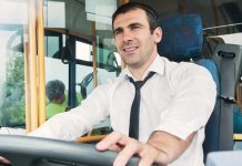 Toplu taşımanın en önemli unsurlarından biri olan otobüs şoförü, yolcuların güvenli ve konforlu bir şekilde taşınmasını sağlayan profesyonel sürücüdür. Otobüs şoförleri, şehir içi ve şehirlerarası ulaşımda görev alarak insanların günlük yaşamını kolaylaştırır. Bu meslek, sadece araç kullanma becerisi değil aynı zamanda sorumluluk, dikkat ve sabır gerektirir. Konulu bir haber görseli.