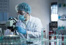 vTıp dünyasının kritik alanlarından biri olan patoloji, hastalıkların tanısı, sebepleri ve etkileri üzerine yoğunlaşır. Bu alanda görev yapan patologlar, hem hastaların doğru teşhis almasını sağlar hem de tıp araştırmalarına katkıda bulunur. Peki, patolog kimdir, ne iş yapar ve patolog ne kadar kazanır? İşte meslek hakkında detaylı bilgiler. Konulu bir haber görseli.