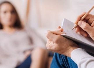 Psikolog Kimdir? Psikolog Ne Kadar Kazanır? Günümüzde ruh sağlığına verilen önem giderek artarken, bu alanda çalışan uzmanlara olan ilgi de aynı oranda yükseliyor. Özellikle stres, kaygı ve modern yaşamın getirdiği psikolojik yükler, insanların profesyonel destek aramasına neden oluyor. Bu noktada en çok merak edilen mesleklerden biri de psikolog oluyor. Peki, psikolog kimdir, ne iş yapar ve psikolog ne kadar kazanır? İşte detaylı bir inceleme. Konulu bir haber görseli.