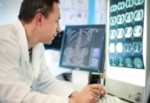 Sağlık sektörü, insan hayatı açısından en kritik alanlardan biri olarak öne çıkarken, tanı ve teşhis süreçlerinde uzmanlaşmış meslekler büyük önem taşır. Bu mesleklerden biri olan radyolog, modern tıbbın vazgeçilmez unsurlarından biri haline gelmiştir. Hastalıkların erken teşhis edilmesinde büyük rol oynayan radyologlar, gelişmiş görüntüleme teknolojilerini kullanarak doktorlara önemli bilgiler sunar. Konulu bir haber görseli.