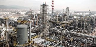 Rafineri Mühendisi Kimdir? Rafineri Mühendisi Ne Kadar Kazanır? Enerji sektörü, günümüz ekonomisinin en kritik alanlarından biridir ve bu sektörde çalışan mühendisler, hem üretim hem de güvenlik açısından hayati öneme sahiptir. Özellikle petrol ve kimya sektöründe görev yapan rafineri mühendisi, ham petrolü işleyerek kullanıma hazır ürünler elde edilmesini sağlayan profesyoneldir. Bu meslek, teknik bilgi, deneyim ve planlama becerisi gerektiren oldukça kapsamlı bir alanı kapsar. Konulu bir haber görseli.