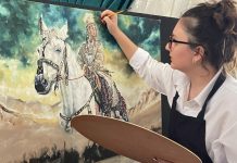 Sanat, insanlık tarihinin en eski ifade biçimlerinden biri olarak günümüze kadar varlığını sürdürmüştür. Bu sanat dalları arasında en dikkat çekenlerden biri ise resimdir. Duyguların, düşüncelerin ve hayal gücünün tuvale yansıması olarak tanımlanan bu alanın en önemli temsilcisi ise ressam olarak bilinir. Bir ressam, sadece çizim yapan kişi değil, aynı zamanda dünyayı kendi bakış açısıyla yorumlayan bir sanatçıdır. Konulu bir haber görseli.