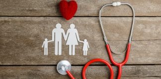 Sağlık sistemi içerisinde önemli bir yere sahip olan sağlık memuru, toplum sağlığını koruma ve geliştirme amacıyla çalışan profesyonellerden biridir. Bir sağlık memuru, bireylerin sağlık hizmetlerine erişimini kolaylaştırır, hastalıkların önlenmesine yönelik çalışmalar yapar ve sağlık alanında bilinçlendirme faaliyetlerinde bulunur. Günümüzde sağlık hizmetlerinin yaygınlaşmasıyla birlikte sağlık memuruna olan ihtiyaç da giderek artmaktadır. Konulu bir haber görseli.