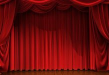 Sahne Işıkçısı Kimdir? Sahne Işıkçısı Ne Kadar Kazanır? Tiyatro, konser ve çeşitli etkinliklerde sahnenin atmosferini belirleyen en önemli unsurlardan biri sahne ışıkçısıdır. Bir sahne ışıkçısı, sahne tasarımına uygun ışık düzenlemeleri yaparak izleyici deneyimini zenginleştirir ve performansın etkisini artırır. Bu meslek, hem teknik bilgi hem de yaratıcılık gerektirdiği için sahne sanatlarının vazgeçilmez bir parçasıdır. Konulu bir haber görseli.