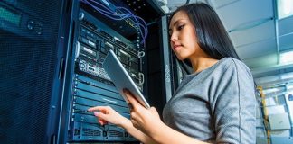 Kurumsal bilgi teknolojilerinin etkin yönetiminde kritik rol oynayan sistem analisti, şirketlerin yazılım ve donanım altyapısının verimli çalışmasını sağlar. Bir sistem analisti, iş süreçlerini analiz eder, sistem gereksinimlerini belirler ve çözüm önerileri sunar. Günümüzde dijital dönüşümün hız kazanması, sistem analisti pozisyonunu iş dünyasında vazgeçilmez hale getirmiştir. Konulu bir haber görseli.