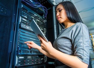 Kurumsal bilgi teknolojilerinin etkin yönetiminde kritik rol oynayan sistem analisti, şirketlerin yazılım ve donanım altyapısının verimli çalışmasını sağlar. Bir sistem analisti, iş süreçlerini analiz eder, sistem gereksinimlerini belirler ve çözüm önerileri sunar. Günümüzde dijital dönüşümün hız kazanması, sistem analisti pozisyonunu iş dünyasında vazgeçilmez hale getirmiştir. Konulu bir haber görseli.