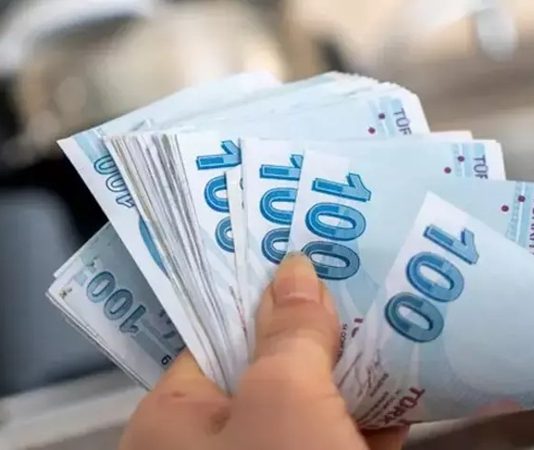 Kurumsal şirketlerin insan kaynakları departmanında kritik bir rol üstlenen ücret uzmanları, çalışan maaşları ve yan haklarının düzenlenmesi konusunda uzmanlaşmış profesyonellerdir. Ücret uzmanı kimdir sorusu, özellikle kariyer planlaması yapan kişiler ve insan kaynakları alanına ilgi duyanlar için sıkça merak edilen bir konudur. Aynı zamanda, ücret uzmanı ne kadar kazanır sorusu da mesleğin maddi yönünü anlamak isteyenler açısından önemlidir. Konulu bir haber görseli.