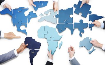 Küreselleşmenin hız kazanmasıyla birlikte ülkeler arasındaki diplomatik, ekonomik ve siyasi ilişkiler her zamankinden daha önemli hale gelmiştir. Bu süreçte devletler, kurumlar ve uluslararası kuruluşlar arasında köprü görevi gören uluslararası ilişkiler uzmanı, stratejik bir meslek olarak öne çıkar. Gerek dış politika analizlerinde gerek küresel gelişmelerin yorumlanmasında aktif rol alan uluslararası ilişkiler uzmanları, günümüz dünyasında kritik bir görev üstlenir. Bu yazıda uluslararası ilişkiler uzmanı kimdir, ne iş yapar ve uluslararası ilişkiler uzmanı ne kadar kazanır gibi merak edilen sorulara detaylı şekilde yer verilecektir. Konulu bir haber görseli.