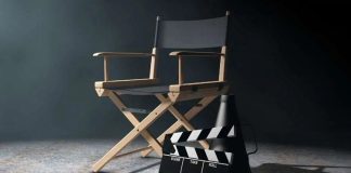 Yönetmen, sinema, televizyon, tiyatro ya da dijital platformlar için hazırlanan projelerin tüm yaratıcı sürecini yöneten kişidir. Bir yapımın ortaya çıkışından izleyiciyle buluşmasına kadar geçen süreçte en kritik rolü üstlenen Yönetmen, projenin hem sanatsal hem de teknik boyutunu kontrol eder. Bu nedenle yönetmenlik, yalnızca teknik bilgi değil aynı zamanda güçlü bir vizyon ve liderlik gerektiren bir meslek olarak öne çıkar. Konulu bir haber görseli.